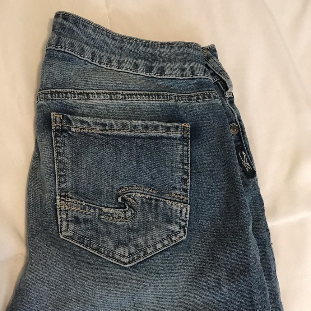 Light medium destroyed jeans